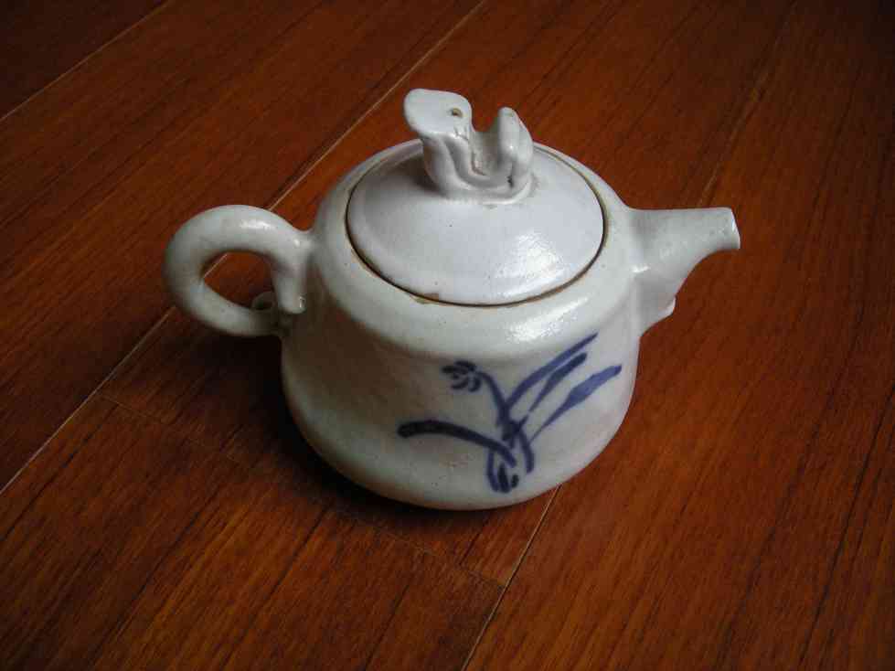 釉燒茶壼(藍白)